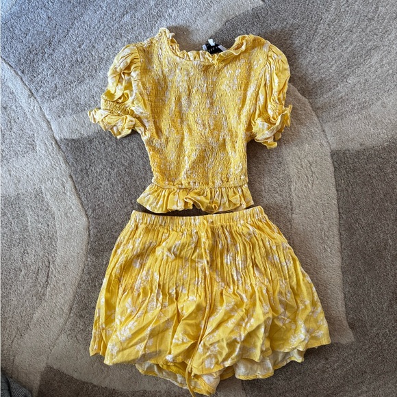 Yellow summer set - Picture 2 of 2